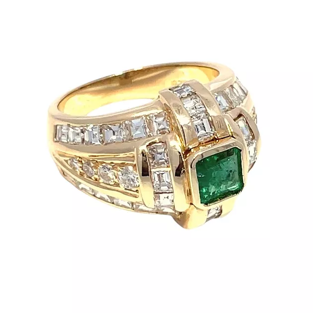14k Yellow Gold Columbian Emerald and Carre cut Diamond Ring
