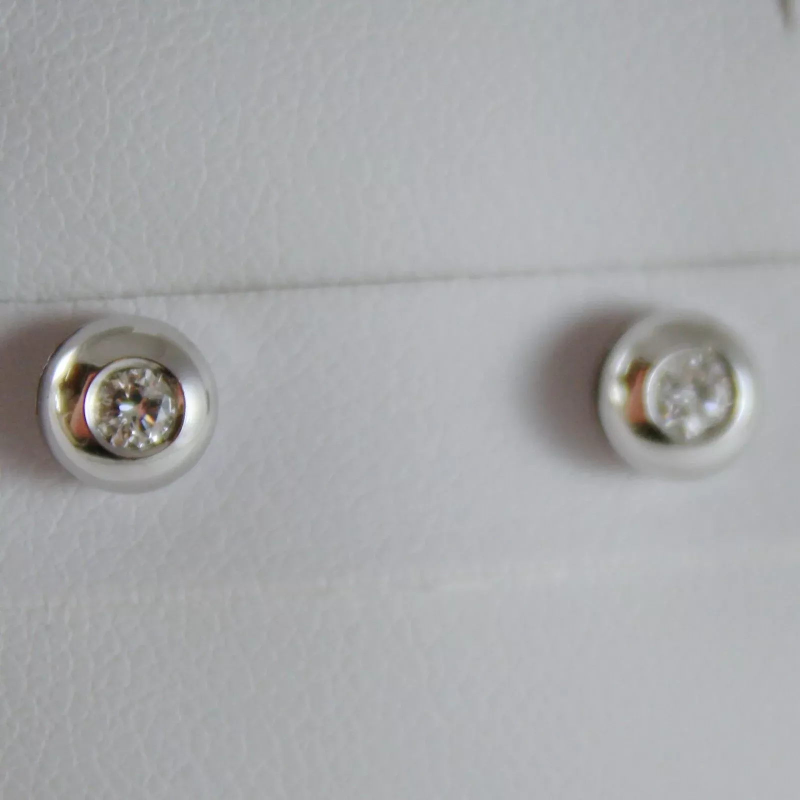 18k white gold round earrings with diamond diamonds 0.13 carats, made in Italy