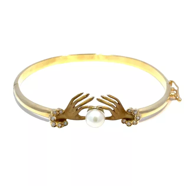 18k Yellow Gold Diamond Double Hand Holding Pearl Bangle Bracelet