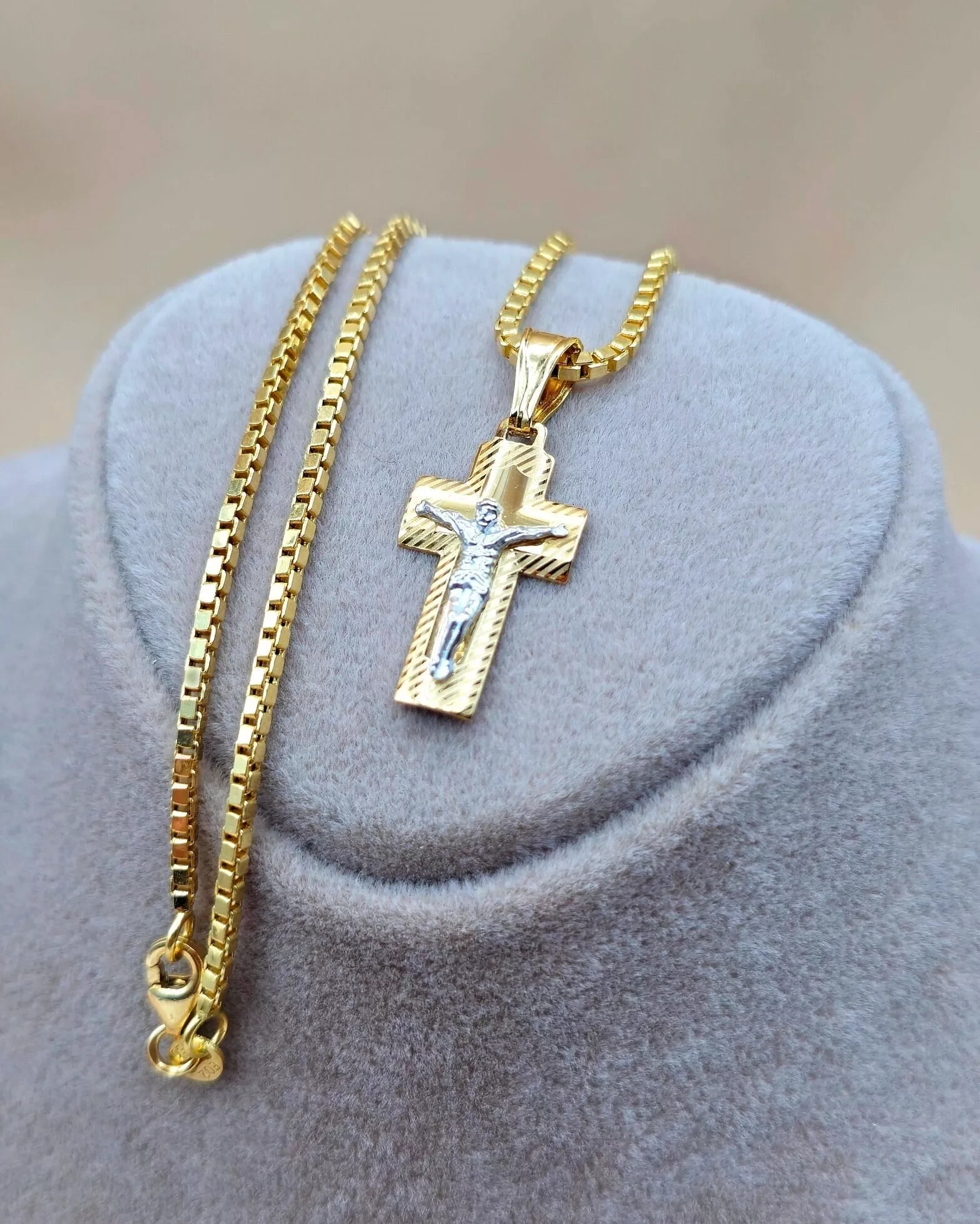 Solid 18K Gold Crucifix Cross Pendant Box Chain Necklace